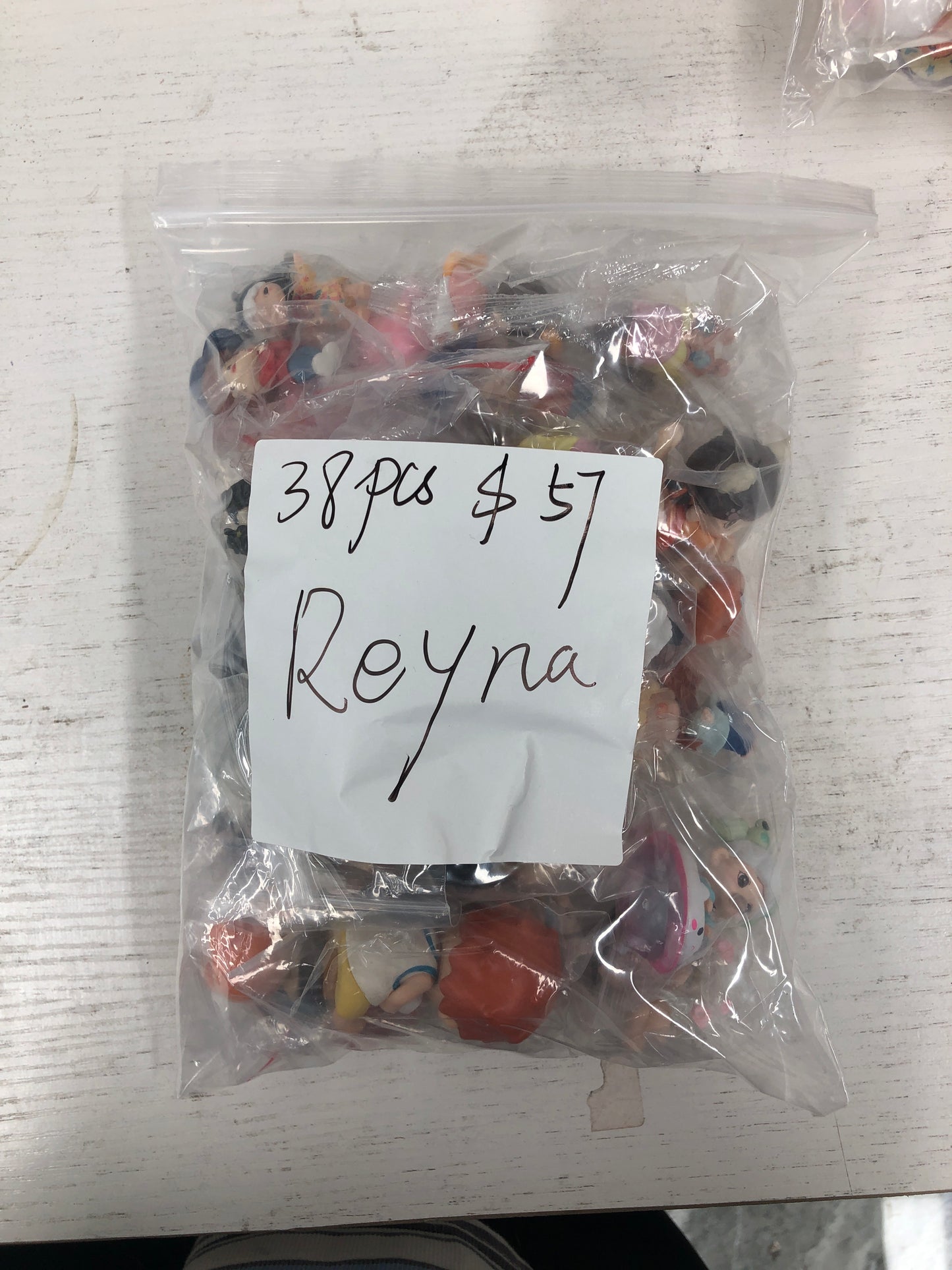 Reyna basket-260yelllow car